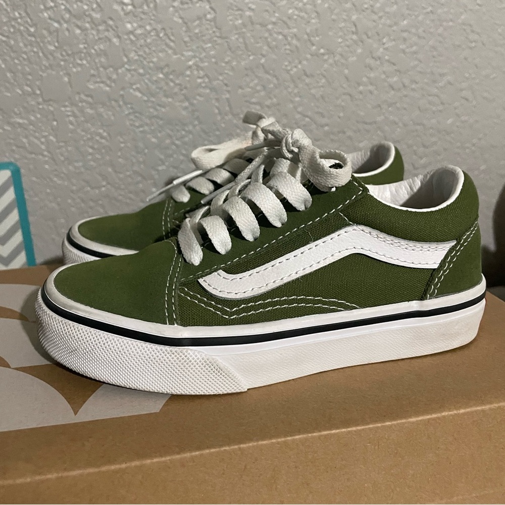 Kids Green and White Old Skool Lace up Vans
